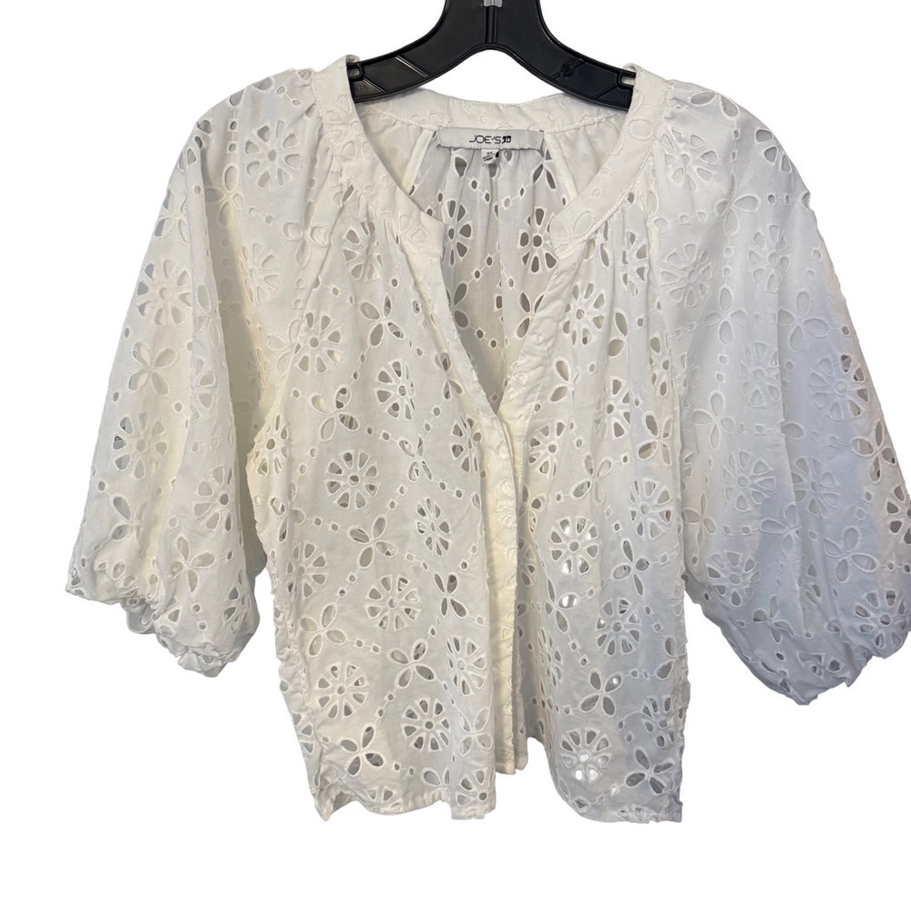 Joe’s Jeans Women’s “The Andie” White Eyelet Top Split V-neck Puff Sleeves Sz XS - Picture 2 of 13